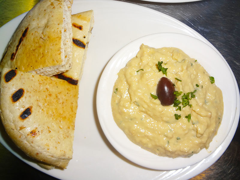 Homous and Pita Bread at Kisamos